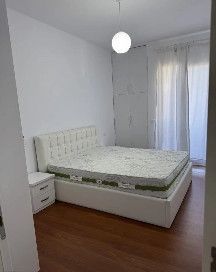 Apartament 2+1 me qera tek 21 Dhjetori/ Kompleksi Star (600 Euro)