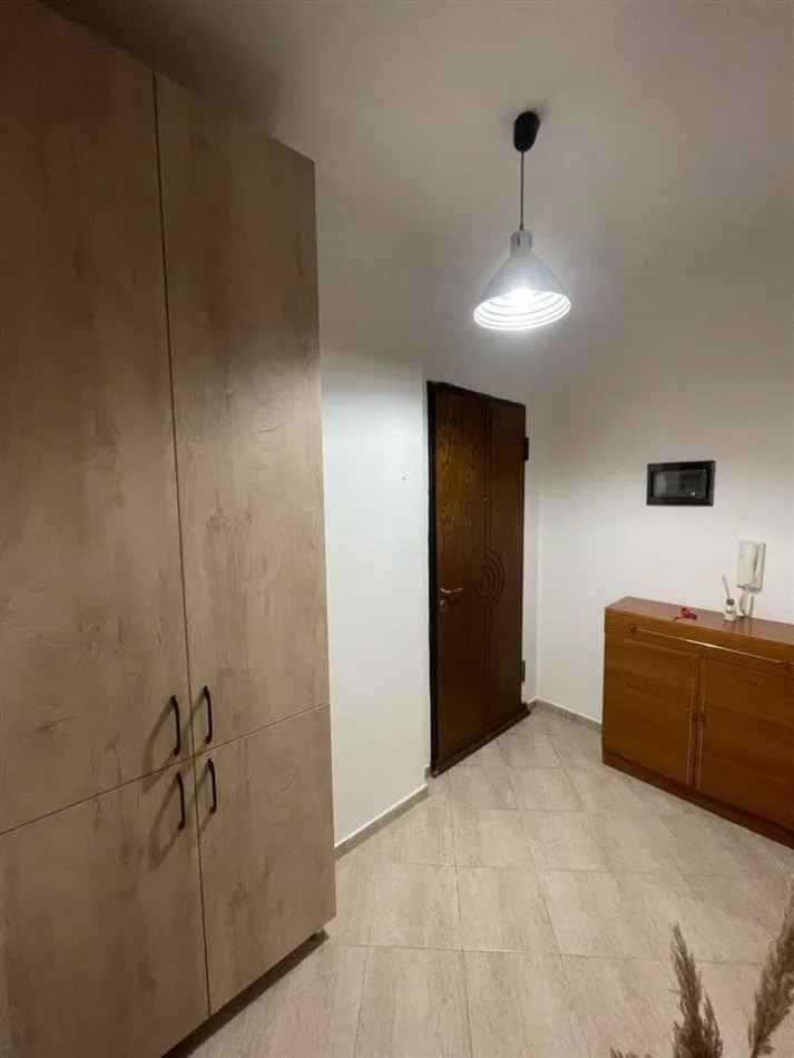 Apartament 1+1 me qera tek Kristal Center (450 Euro)