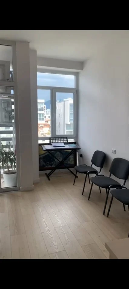 Zyre me qera tek Kika 2/ Komuna e Parisit (500 euro)