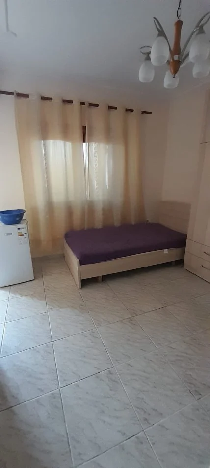 Grasoniere me qera tek Stacioni i Trenit/Dispanceria (30,000 Leke)