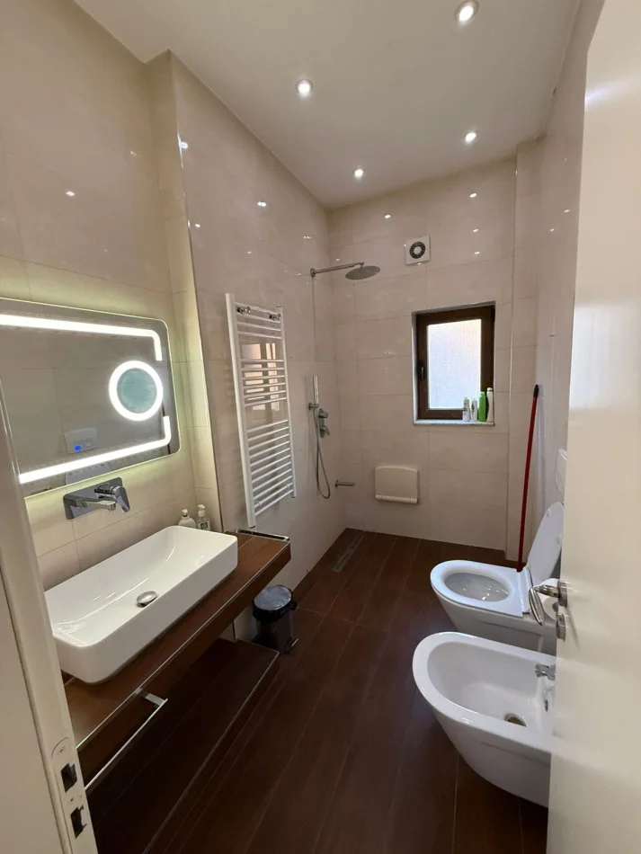 Apartament 2+1 me qera ne Myslym Shyr (800 Euro)