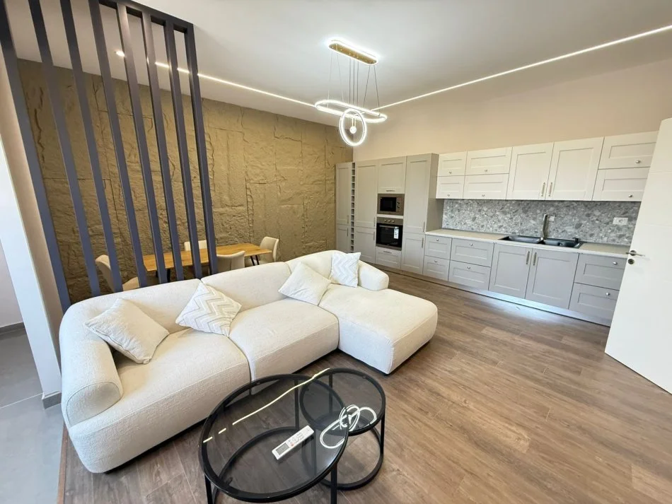 Super Apartament me qera tek Kodra e Diellit (700 Euro)