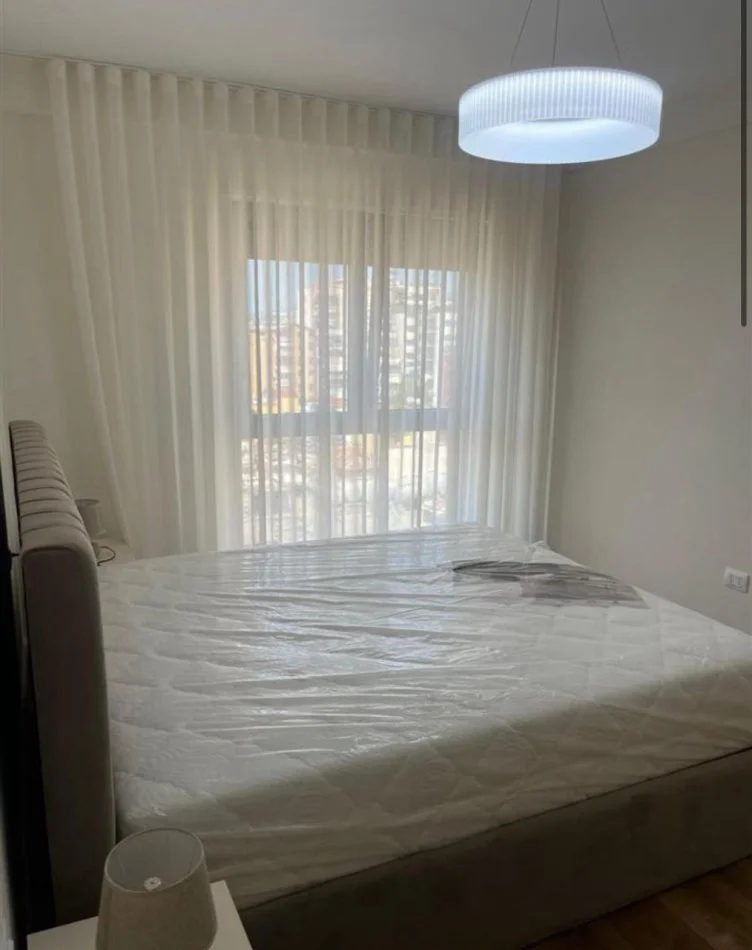 Super Apartament me qera ne Qender te Tiranes/Shkolla e kuqe (650 Euro)