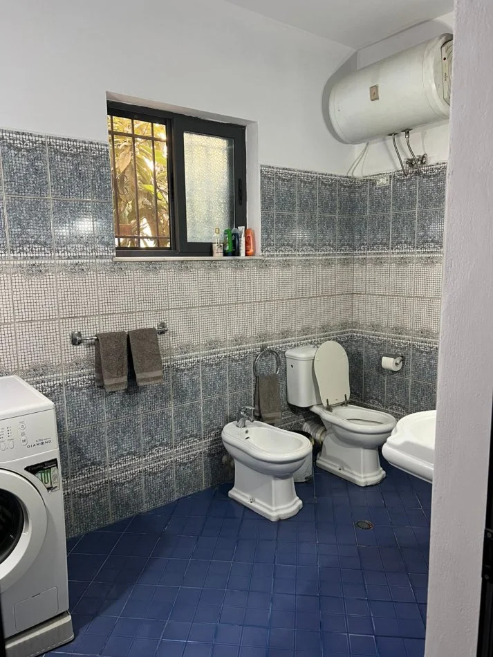 Tirane, jepet me qera apartament 2+1+Ballkon Kati 2, 120 m² 700 € (GARDA)