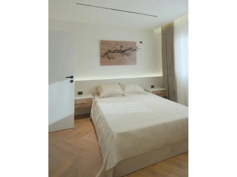 Tirane, shes apartament 2+1 Kati 8, 101 m² 250.000 € (Deliorgji)