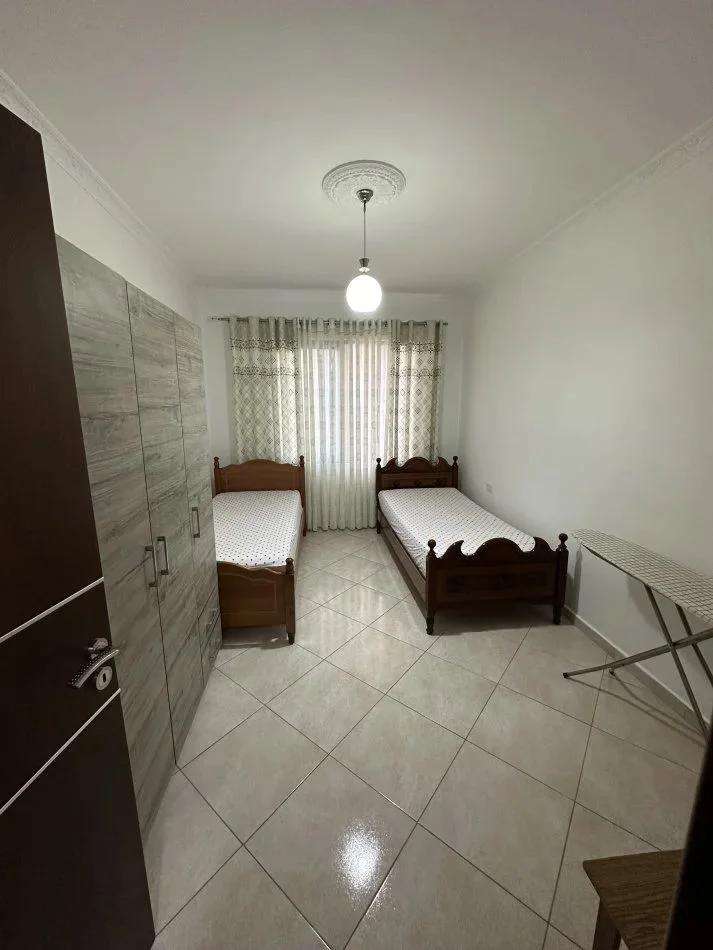 Tirane, jepet me qera apartament 2+1+Ballkon Kati 2, 100 m² 550 € (ASTIR)