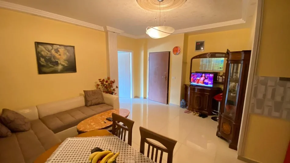 Tirane, jepet me qera apartament 1+1+Ballkon Kati 7, 70 m² 500 € (RRUGA E DIBRES)