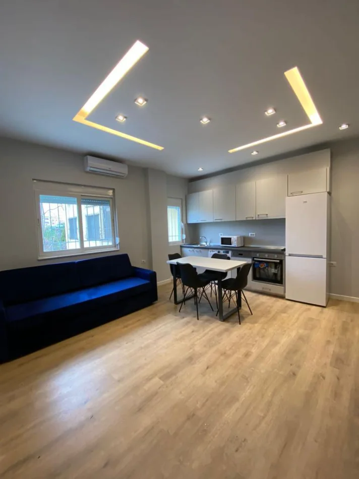 Tirane, jepet me qera apartament 1+1+Ballkon Kati 2, 70 m² 550 € (21 DHJETORI)