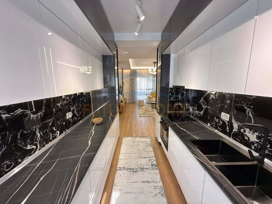 Tirane, shitet apartament 2+1+2,  Kati 7, 98 m² 265.000 € (Pallati me Shigjeta)