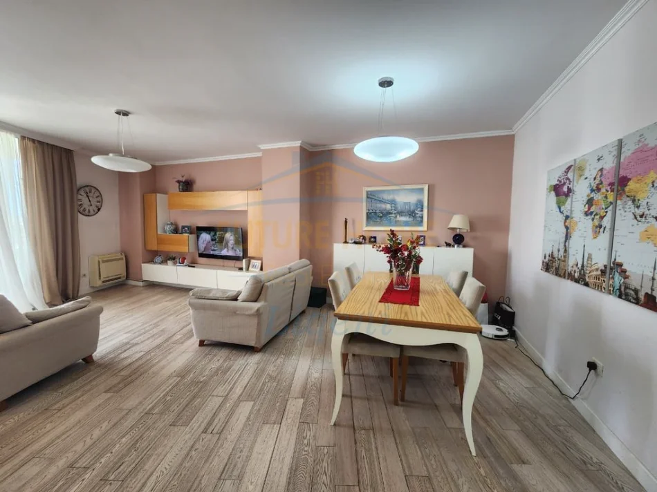 Tirane, shitet apartament 3+1 Kati 3, 137 m² 315.000 € (Liqeni i Thatë)