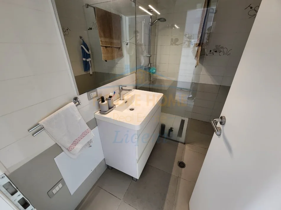 Tirane, shitet apartament 3+1 Kati 3, 138 m² 315.000 € (LIQENI I THATE)