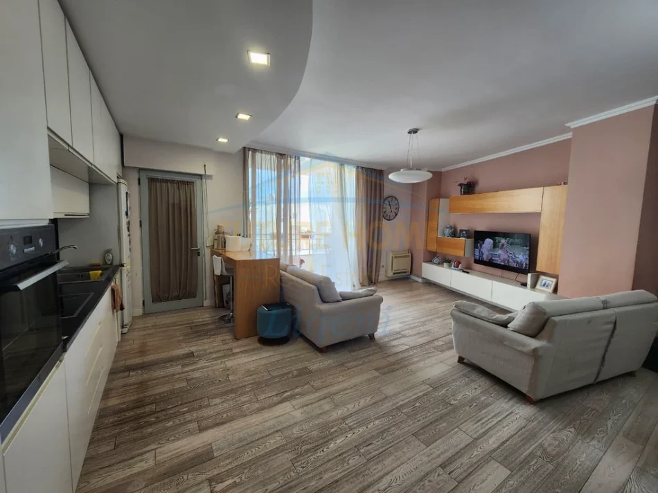 Tirane, shitet apartament 3+1 Kati 3, 138 m² 315.000 € (LIQENI I THATE)