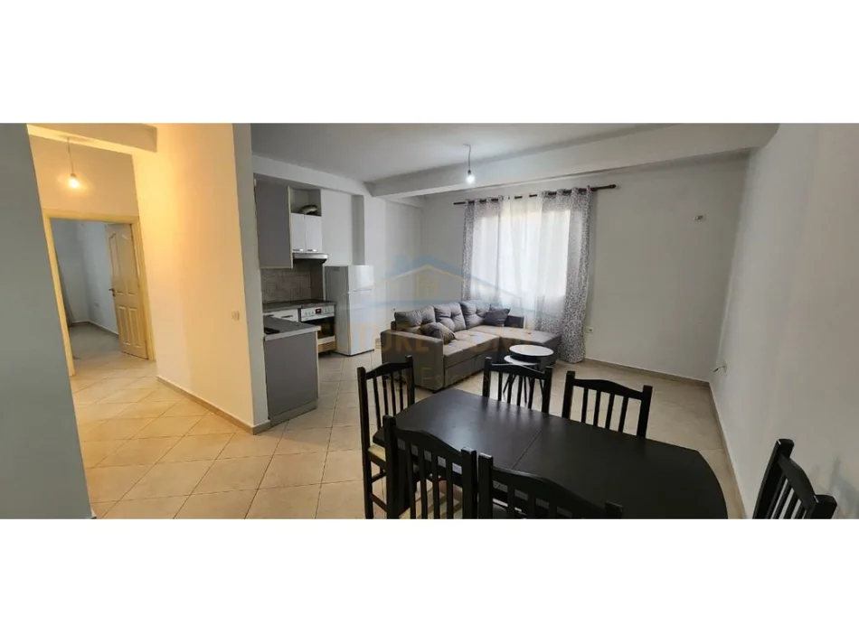 Tirane, jepet me qera apartament 2+1+Ballkon Kati 4, 97 m² 450 € (pallatet cabej)