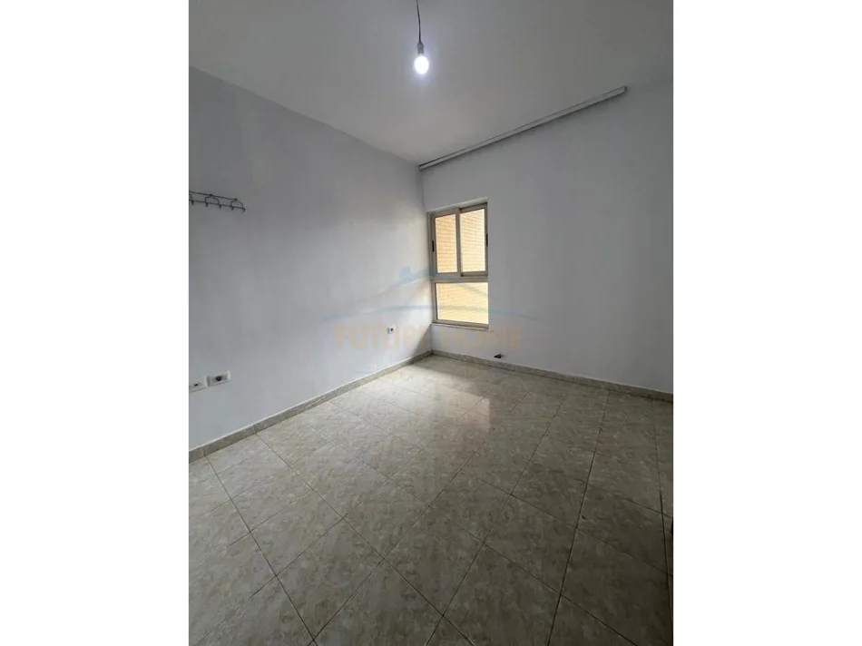 Tirane, jepet me qera apartament 1+1+Ballkon Kati 5, 50 m² 400 € (Fusha e Aviacionit)