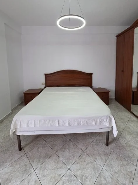 Tirane, jepet me qera apartament 3+1+Ballkon Kati 5, 109 m² 109 € (Siri Kodra)
