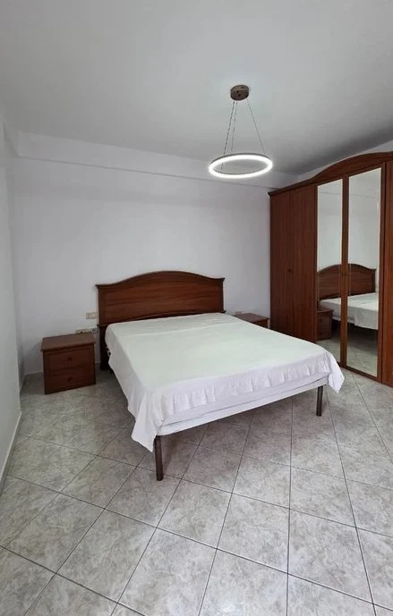 Tirane, jepet me qera apartament 3+1+Ballkon Kati 5, 109 m² 109 € (Siri Kodra)