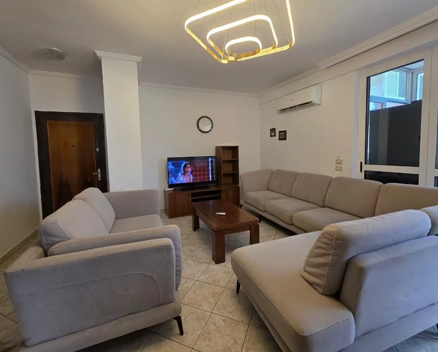 Tirane, jepet me qera apartament 3+1+Ballkon Kati 5, 109 m² 109 € (Siri Kodra)