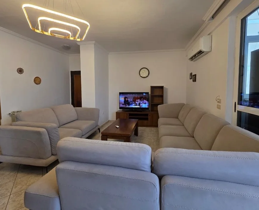 Tirane, jepet me qera apartament 3+1+Ballkon Kati 5, 109 m² 109 € (Siri Kodra)