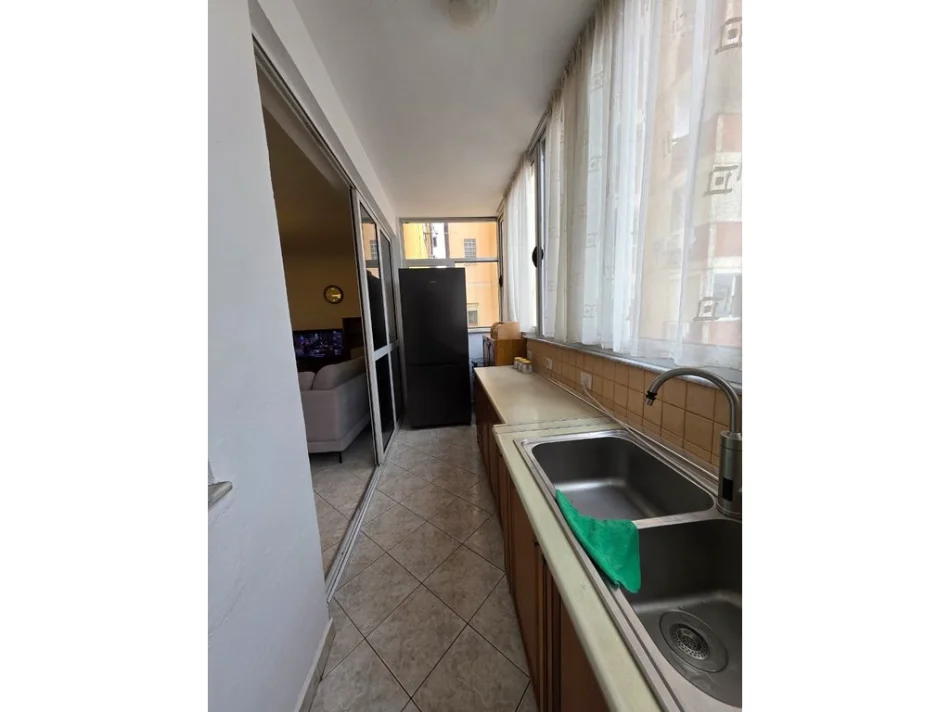 Tirane, jepet me qera apartament 3+1 Kati 5, 109 m² 750 € (Rruga Siri Kodra)