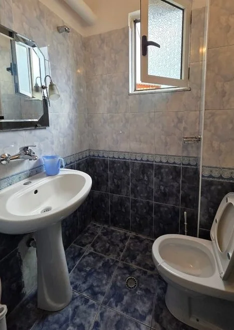 Tirane, jepet me qera apartament 3+1+Ballkon Kati 5, 109 m² 109 € (Siri Kodra)