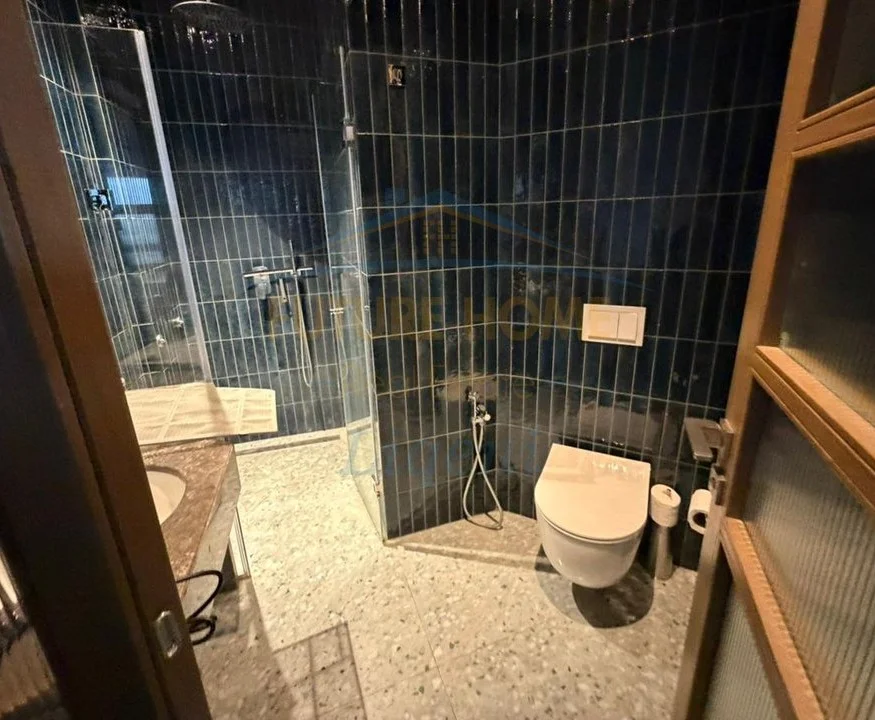 Tirane, jepet me qera apartament 1+1+Ballkon Kati 9, 60 m² 1.000 € (garden building)