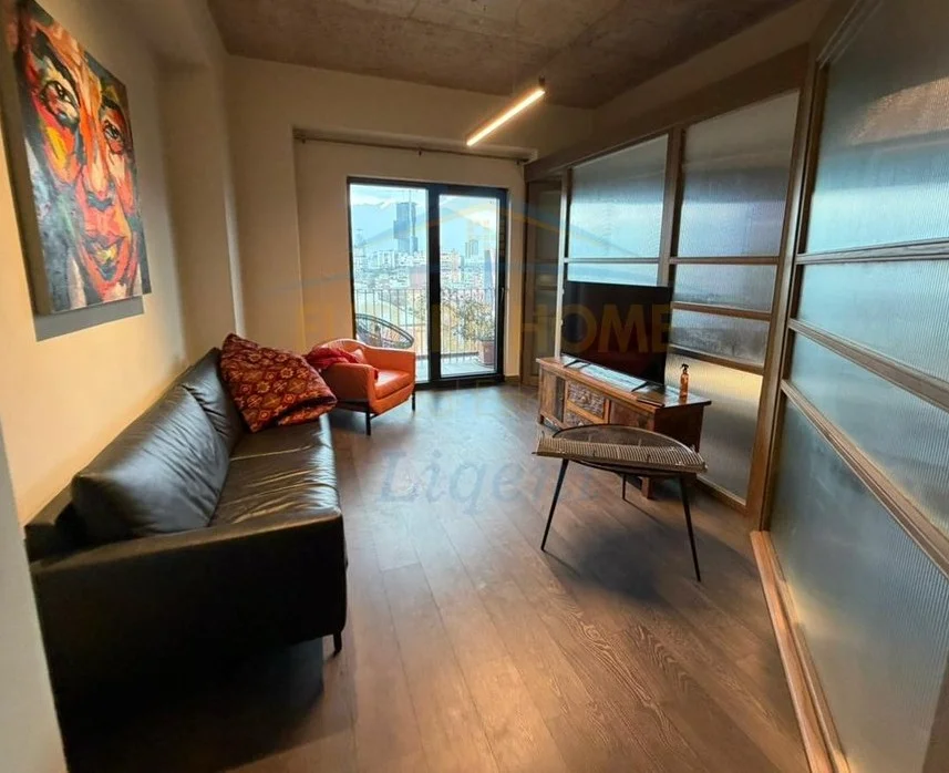 Tirane, jepet me qera apartament 1+1+Ballkon Kati 9, 60 m² 1.000 € (garden building)