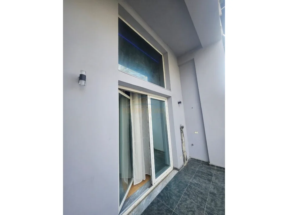 Tirane, shitet apartament 2+1 Kati 1, 145 m² 232.000 € (YZBERISHT)