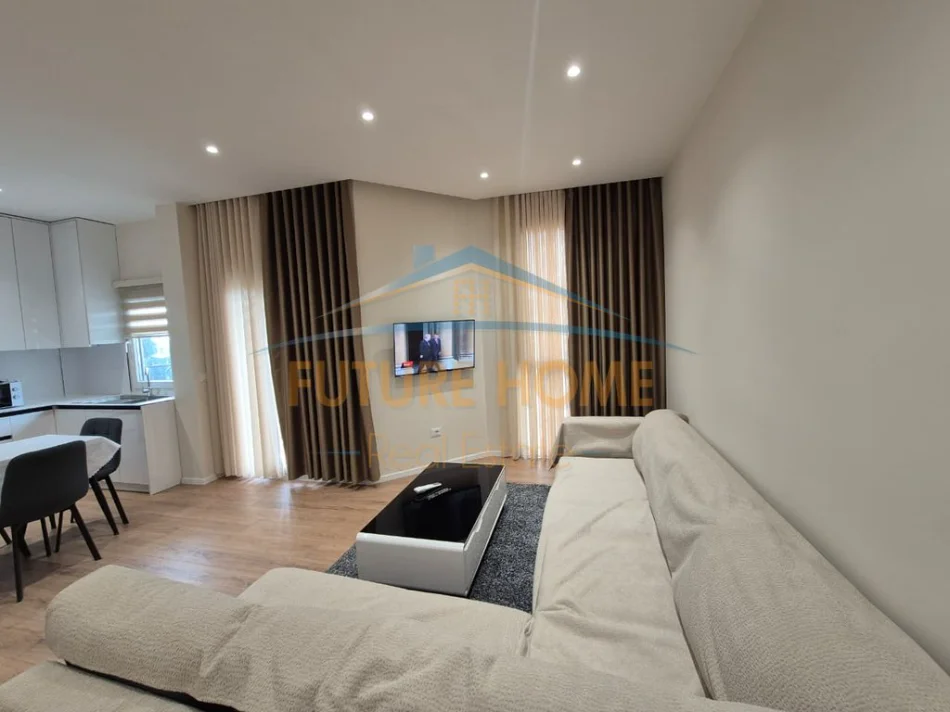 Tirane, jepet me qera apartament 1+1 Kati 3, 75 m² 500 € (prane Kompleskit Kaimi, Ali Dem)