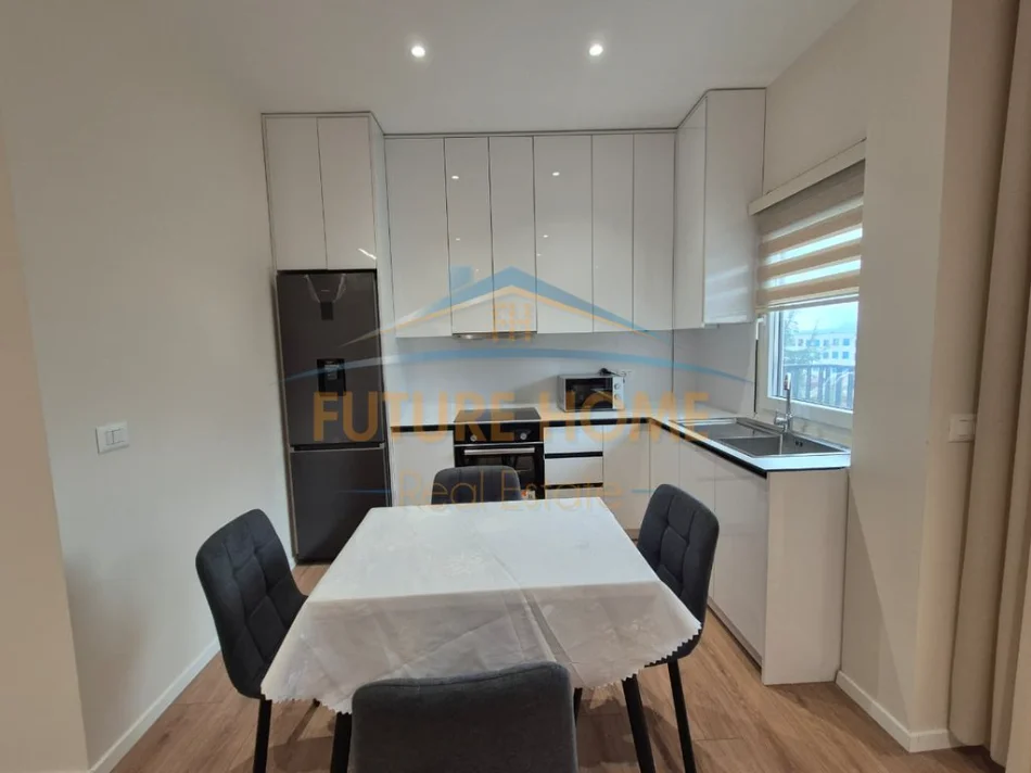 Tirane, jepet me qera apartament 1+1+Ballkon Kati 3, 75 m² 500 € (Ali Demi)