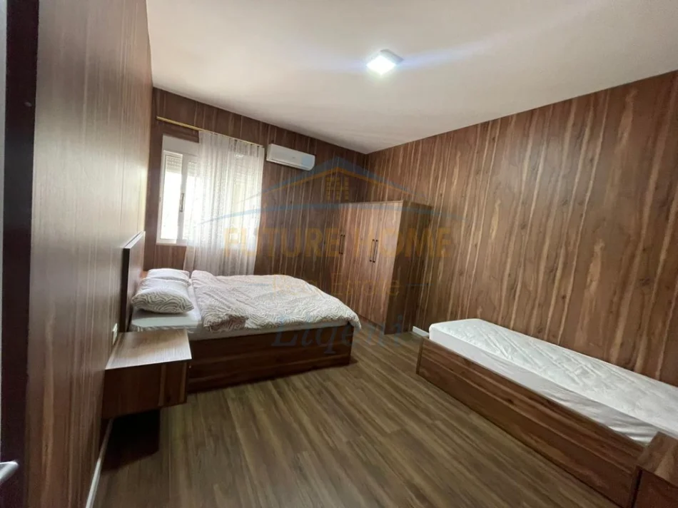 Tirane, jepet me qera apartament 2+1 Kati 0, 90 m² 885 € (Kopshti Zoologjik)