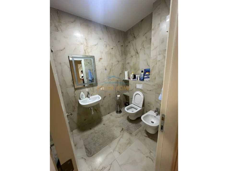 Tirane, jepet me qera apartament 1+1+Ballkon Kati 3, 67 m² 600 € (Kompleksi Asl 2)