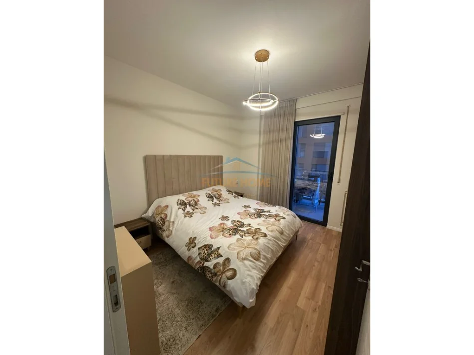 Tirane, jepet me qera apartament 1+1 Kati 3, 59 m² 600 € (XHAMLLIKU)