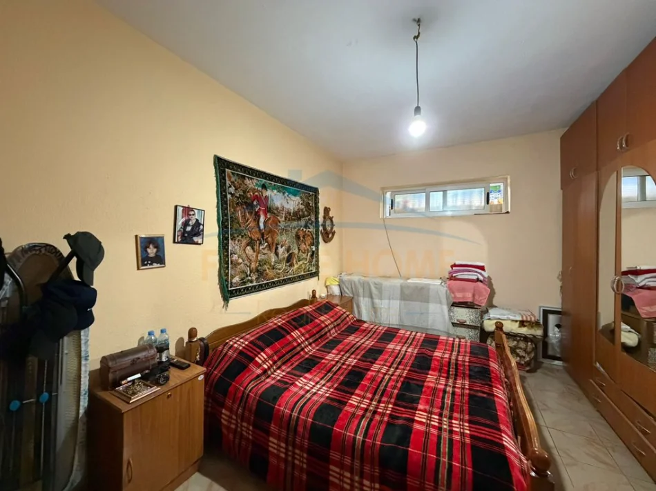 Tirane, shitet apartament 2+1+Ballkon Kati 0, 97 m² 250.000 € (Rruga Kongresi i Manastirit)