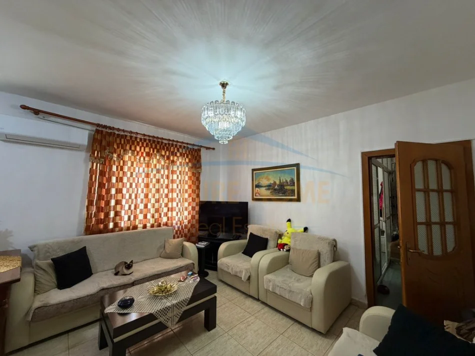 Tirane, shitet apartament 2+1+Ballkon Kati 0, 97 m² 250.000 € (Rruga Kongresi i Manastirit)