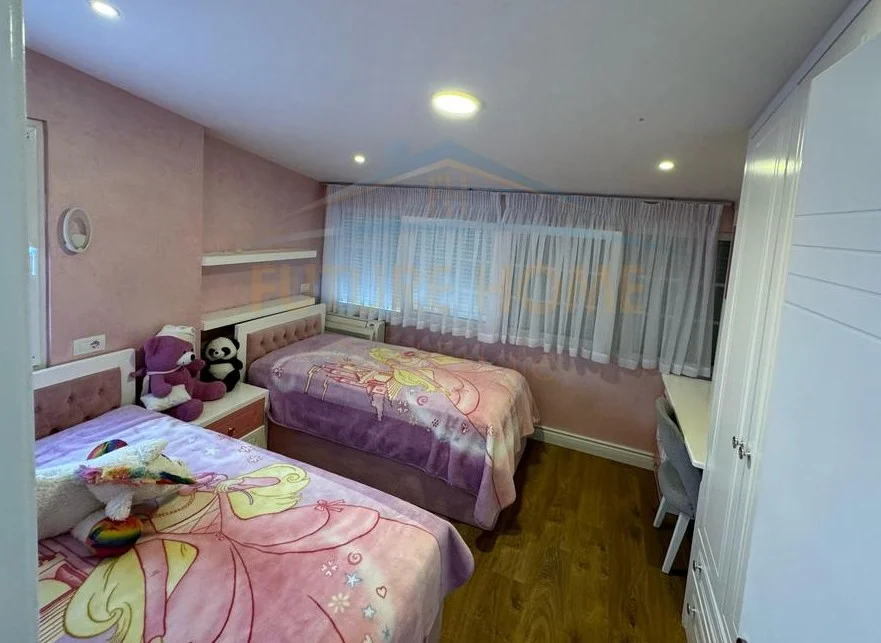 Tirane, shitet apartament 3+1 Kati 6, 180 m² 350.000 € (Rruga e Dajtit)