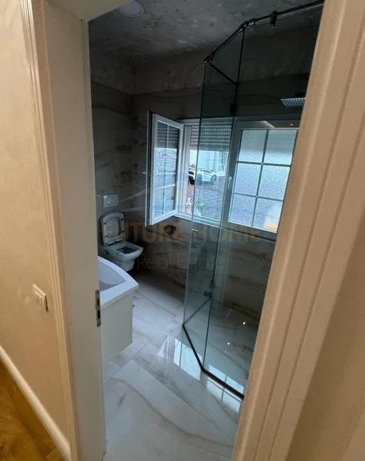 Tirane, shitet apartament 3+1 Kati 6, 180 m² 350.000 € (Rruga e Dajtit)