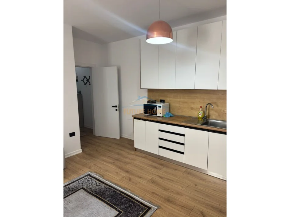 Tirane, jepet me qera apartament 2+1 Kati 5, 95 m² 750 € (Qera,Apartament 2+1,21 Dhjetori !)