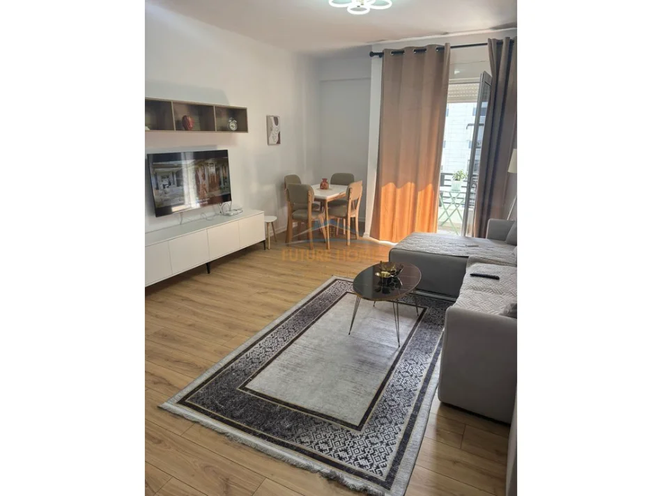 Tirane, jepet me qera apartament 2+1+Ballkon Kati 6, 95 m² 750 € (21 Dhjetori)