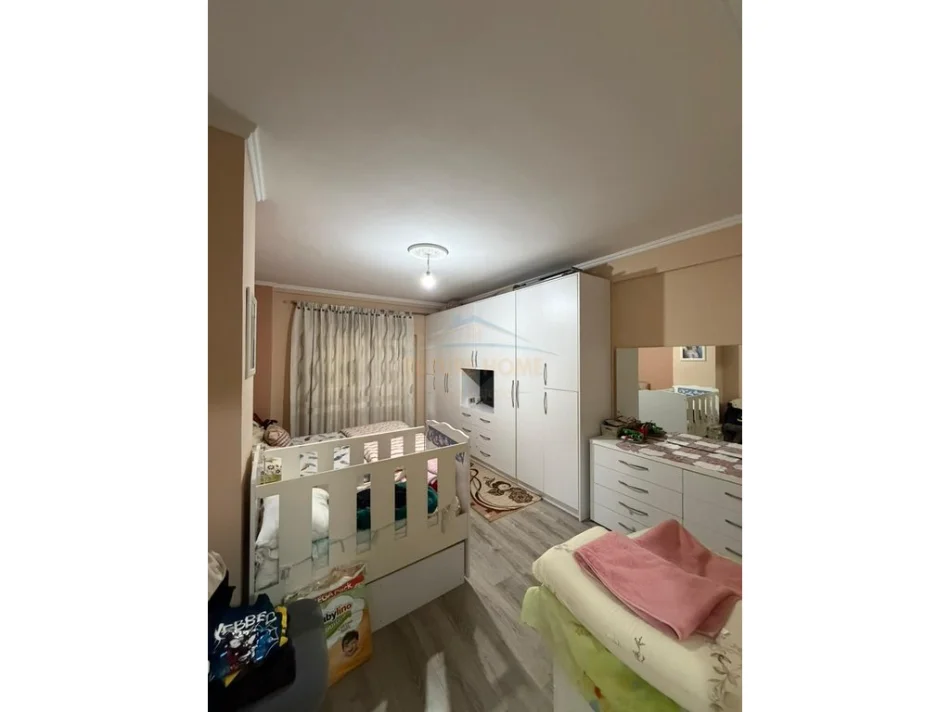 Tirane, shitet apartament 2+1+Ballkon Kati 3, 118 m² 315.000 € 