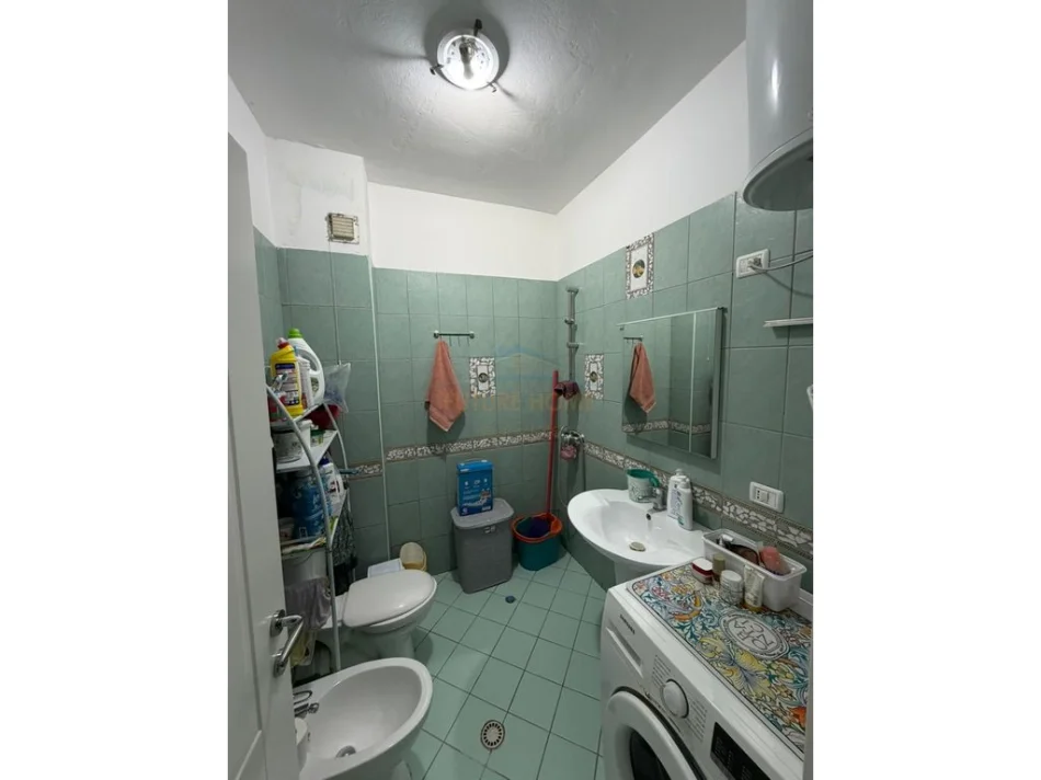 Tirane, shitet apartament 2+1 , 117 m²