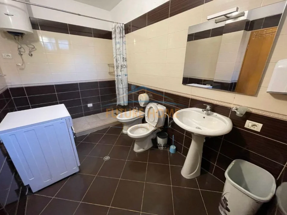 Tirane, jepet me qera apartament 2+1+Ballkon Kati 1, 160 m² 650 € (Shkolla e Kuqe)