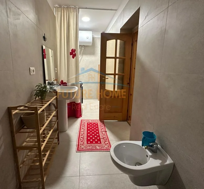 Tirane, jepet me qera apartament 1+1+Ballkon Kati 2, 76 m² 700 € (Petro Nini)