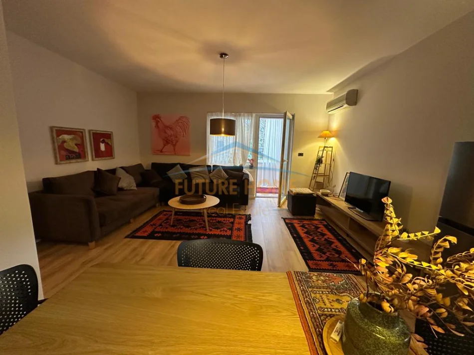 Tirane, jepet me qera apartament 1+1 Kati 2, 76 m² 700 € (Petro Nini)
