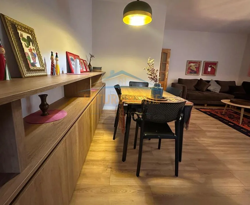 Tirane, jepet me qera apartament 1+1+Ballkon Kati 2, 76 m² 700 € (Petro Nini)