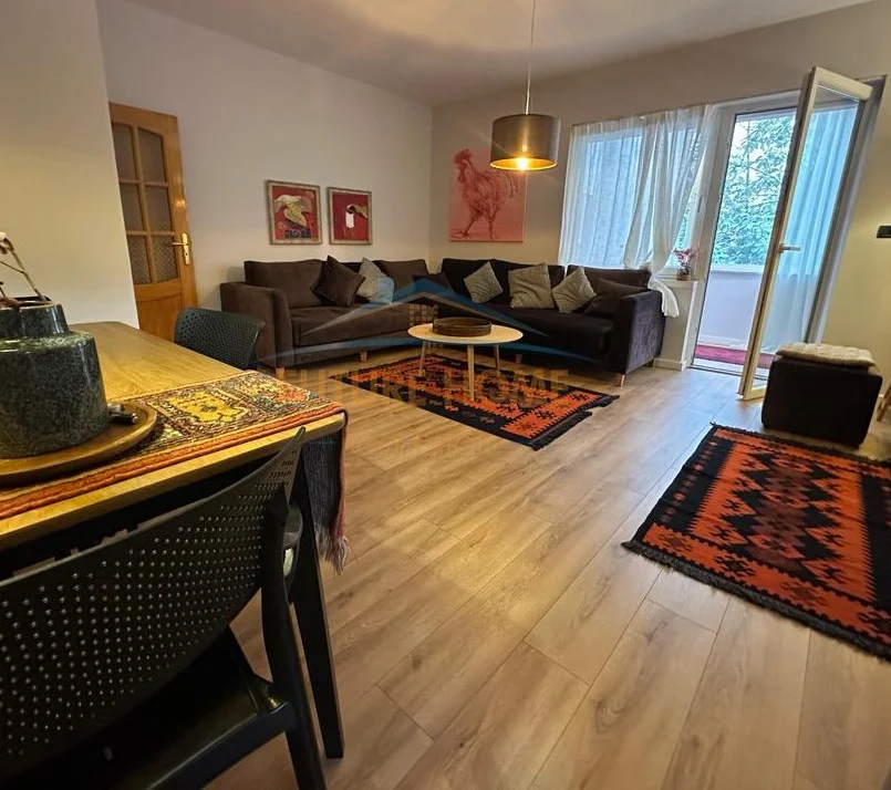 Tirane, jepet me qera apartament 1+1+Ballkon Kati 2, 76 m² 700 € (Petro Nini)