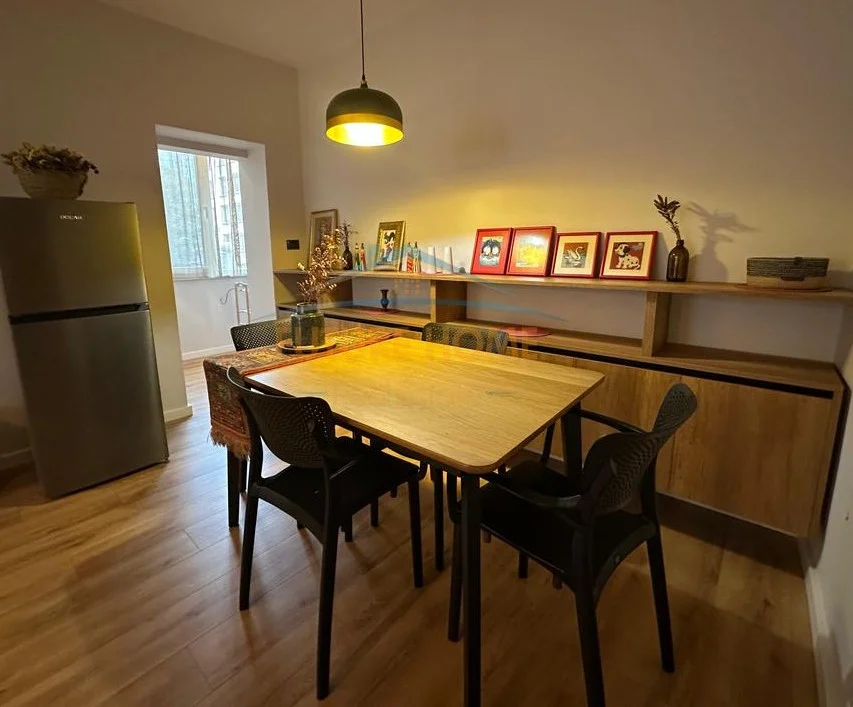 Tirane, jepet me qera apartament 1+1+Ballkon Kati 2, 76 m² 700 € (Petro Nini)