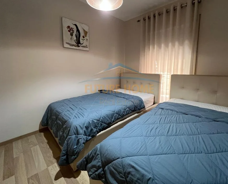 Tirane, jepet me qera apartament 2+1+Ballkon Kati 6, 115 m² 1.000 € (Kompleksi Delijorgj)