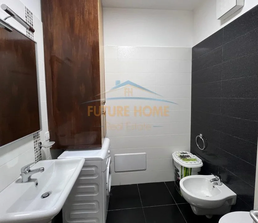 Tirane, jepet me qera apartament 2+1+Ballkon Kati 6, 115 m² 1.000 € (Kompleksi Delijorgj)