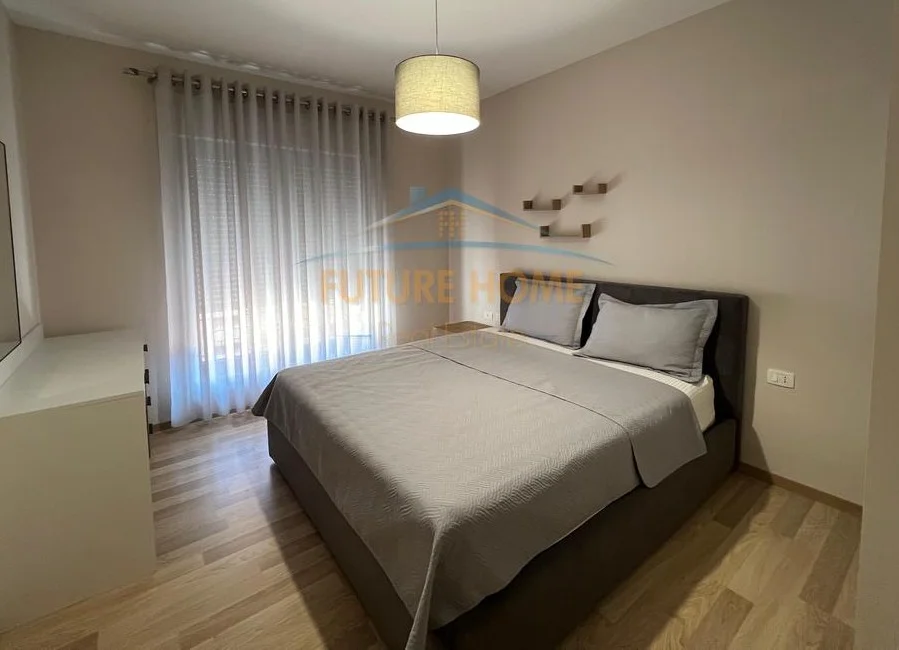 Tirane, jepet me qera apartament 2+1+Ballkon Kati 6, 115 m² 1.000 € (Kompleksi Delijorgj)