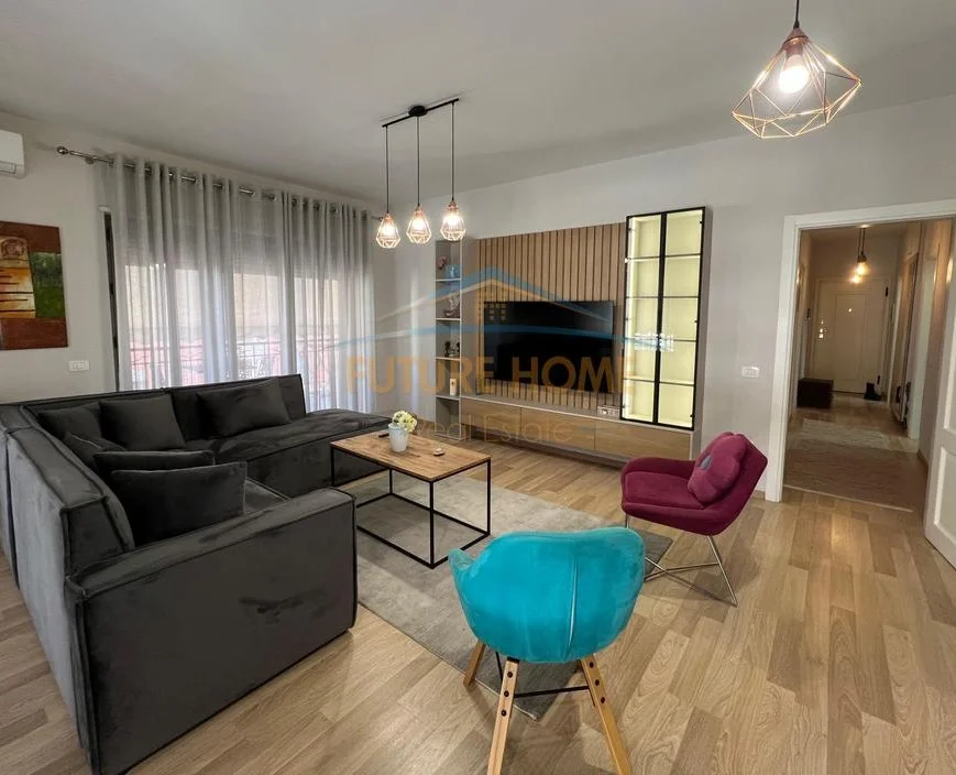 Tirane, jepet me qera apartament 2+1+Ballkon Kati 6, 115 m² 1.000 € (Kompleksi Delijorgj)